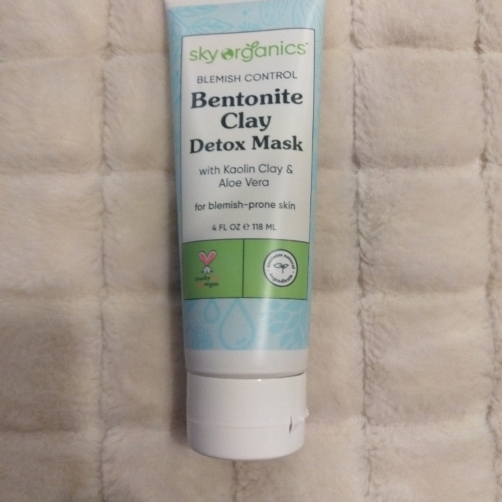 Bentonite Clay Detox Mask - White and Green